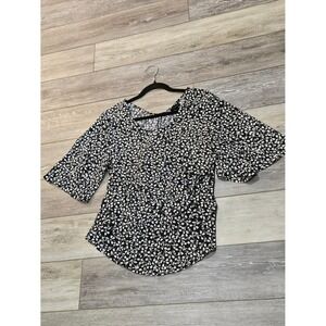 Who What Wear Black and White Leaf  Round Neck Blouse Size Medium